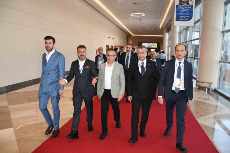 Vali Çeber, Dubai Gulfood 2024 Uluslararası Gıda Fuarını Değerlendirdi