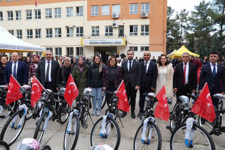 Büyükşehir, Yavuzeli Ve Araban’daki Öğretmenlere Bisiklet Dağıttı