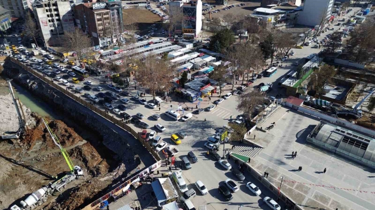Malatya’da Gelişi Güzel Parklar Trafik Yoğunluğuna Neden Oluyor