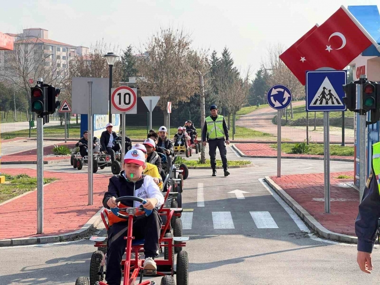 Jandarma’dan Öğrencilere Temel Trafik Eğitimi