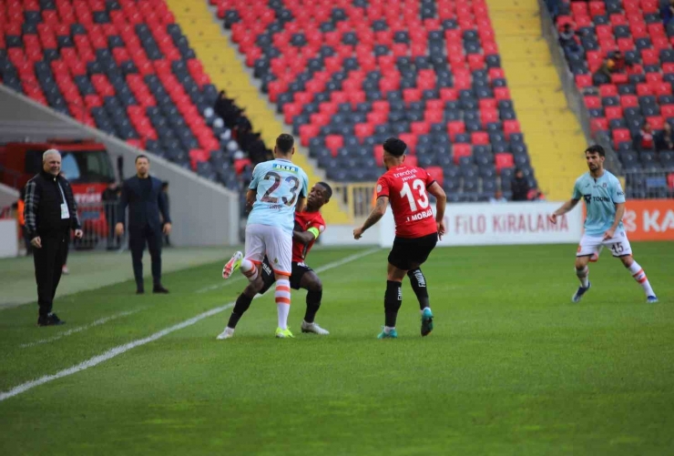 Trendyol Süper Lig: Gaziantep Fk: 0 - Başakşehir: 0 (ilk Yarı)