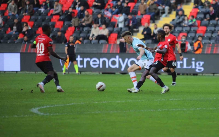 Trendyol Süper Lig: Gaziantep Fk: 0 - Başakşehir: 0 (ilk Yarı)