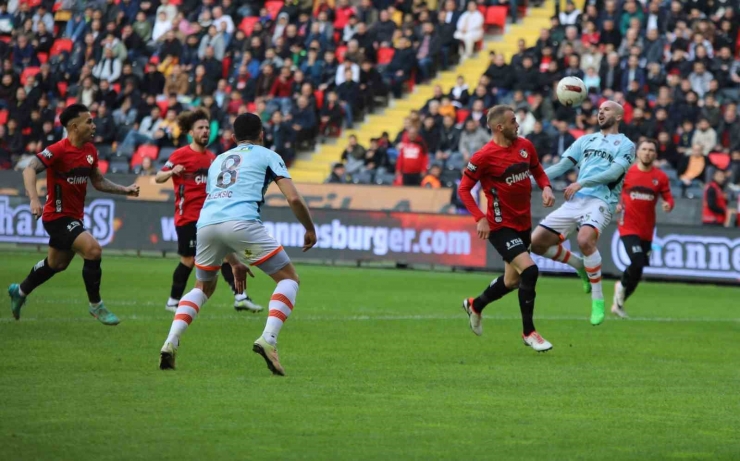 Trendyol Süper Lig: Gaziantep Fk: 0 - Başakşehir: 0 (ilk Yarı)