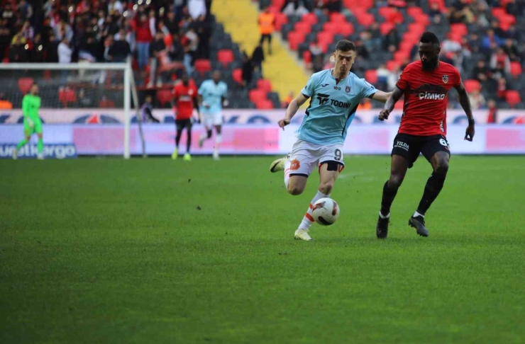 Trendyol Süper Lig: Gaziantep Fk: 0 - Başakşehir: 0 (ilk Yarı)