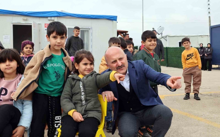 Vali Varol, Depremzede Çocuklarla Bir Araya Geldi