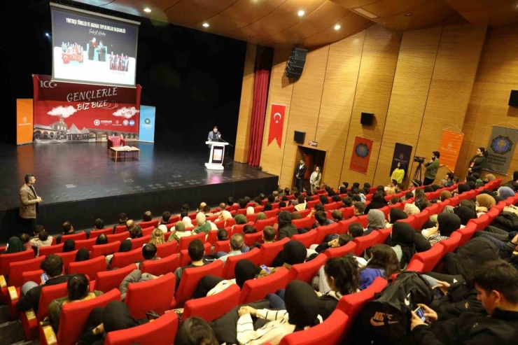 Diyarbakır’da "gençlerle Biz Bize" Söyleşisi