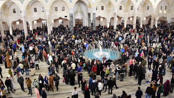 Berat Kandili’nde Şahinbey Millet Camii Doldu Taştı