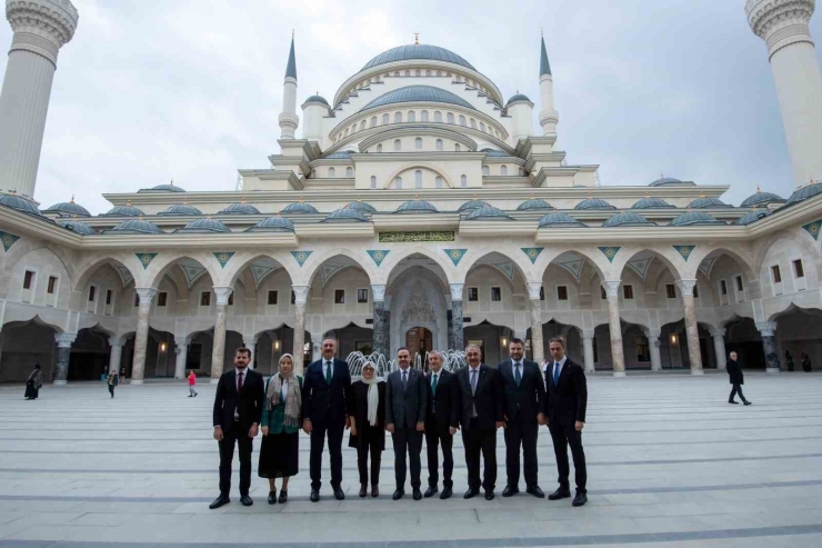 Bakan Kacır’dan Şahinbey’in Devasa Eserlerine Tam Not