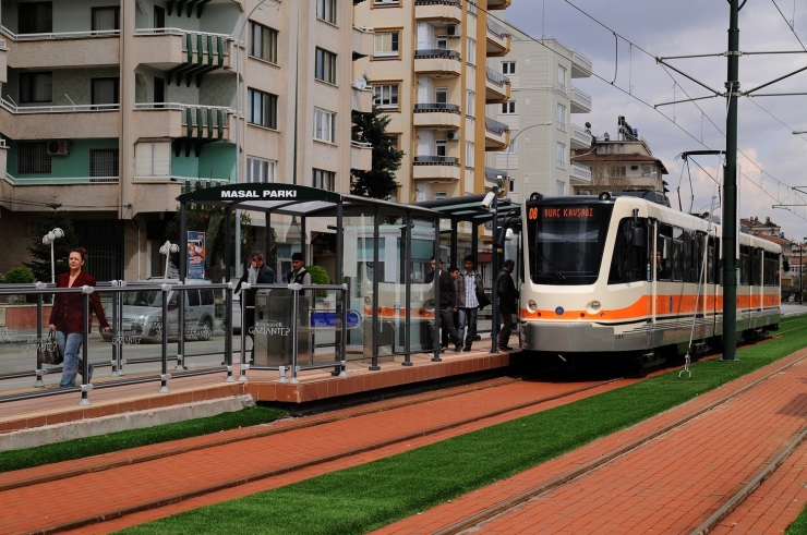 Gaziantep’te Öğrencilere Ulaşım Desteği Sürüyor