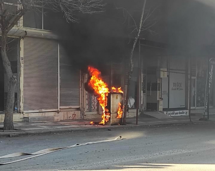 Siverek’te Patlayan Elektrik Panosu Korkuya Neden Oldu