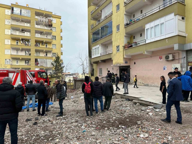 Diyarbakır’da Ev Yangını: İtfaiye Eri Yaralandı