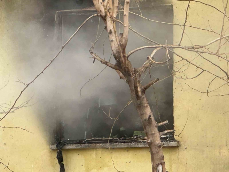 Diyarbakır’da Ev Yangını: İtfaiye Eri Yaralandı