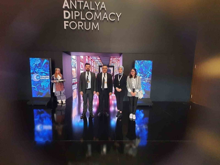 Hkü’lü Öğrenciler 3. Antalya Diplomasi Forumu’nda Üst Düzey Diplomatlarla Buluştu