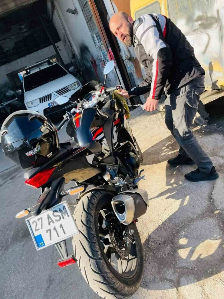 Gaziantep’te Direğe Çarpan Motosiklet Sürücüsü Hayatını Kaybetti