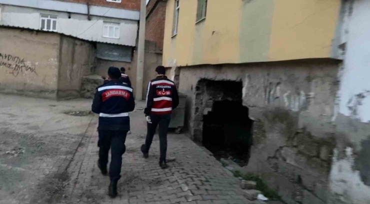 Diyarbakır Merkezli Silah Kaçakçılığı Operasyonu: 9 Gözaltı