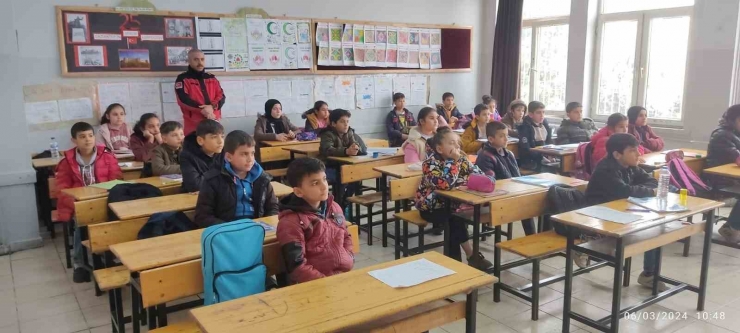 Okullarda Deprem Tatbikatı Yapıldı