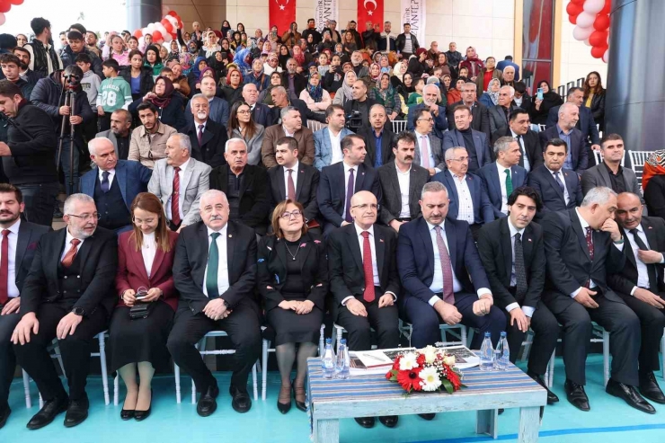 Bakan Şimşek’in Katılımıyla 6 Şubat Gençlik Merkezi Hizmete Açıldı