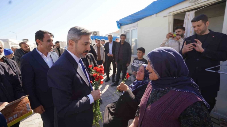 Bakan Yardımcısı Aydın, Deprem Mağduru Kadınları Unutmadı