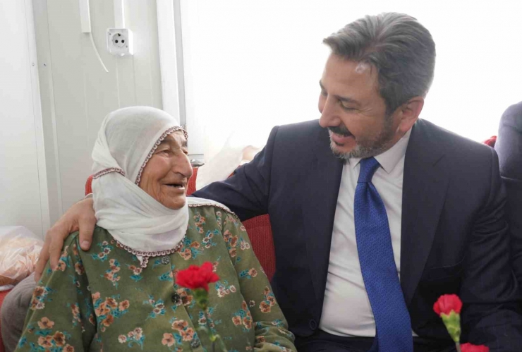 Bakan Yardımcısı Aydın, Deprem Mağduru Kadınları Unutmadı
