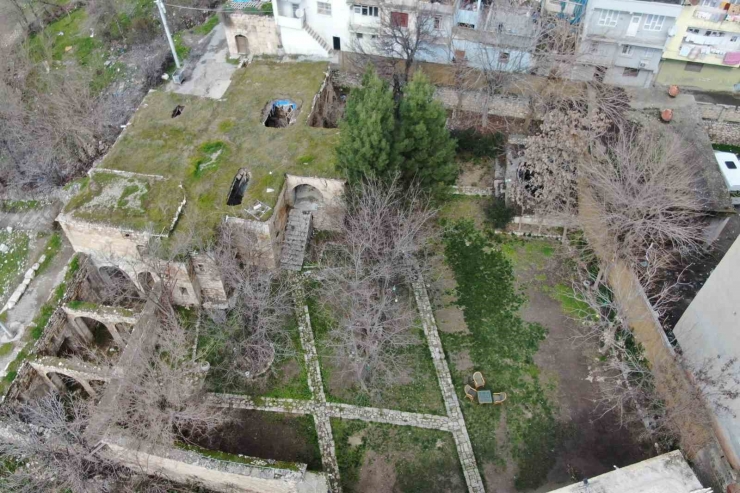 Silvan’da Tarihi Ali Ağa Konağı Turistlerin Uğrak Noktası Haline Geldi