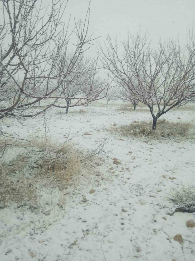 Malatya’da Yüksek Rakımlı Bölgelerde Kar Yağışı Etkili Oldu