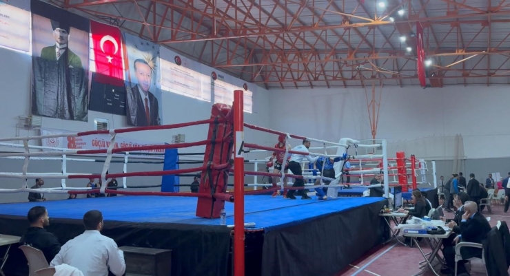 Muay Thai Şampiyonası 23 İlden 300 Sporcunun Katılımıyla Şanlıurfa’da Başladı