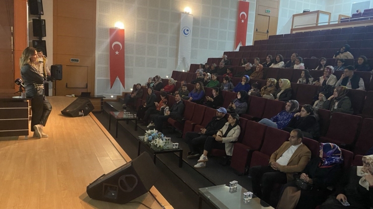 Adıyaman’da “asrın Dayanışmasında Kadınlarımızın Rolü” Konulu Konferans