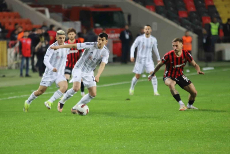 Trendyol Süper Lig: Gaziantep Fk: 1 - Beşiktaş: 0 (ilk Yarı)