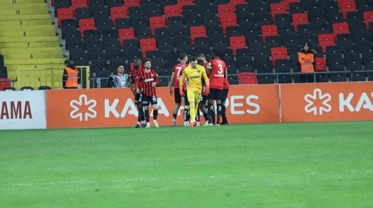 Trendyol Süper Lig: Gaziantep Fk: 1 - Beşiktaş: 0 (ilk Yarı)