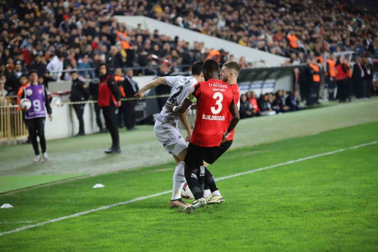 Trendyol Süper Lig: Gaziantep Fk: 1 - Beşiktaş: 0 (maç Devam Ediyor)