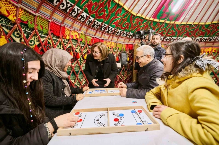 Gaziantep’te Ramazan Sokağı Dolu Dolu