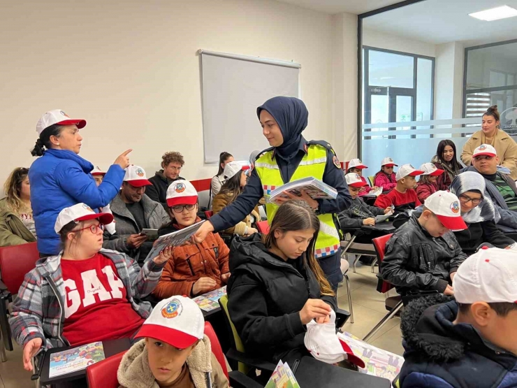 Jandarmadan Özel Çocuklara Trafik Eğitimi