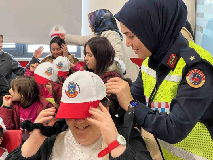 Jandarmadan Özel Çocuklara Trafik Eğitimi