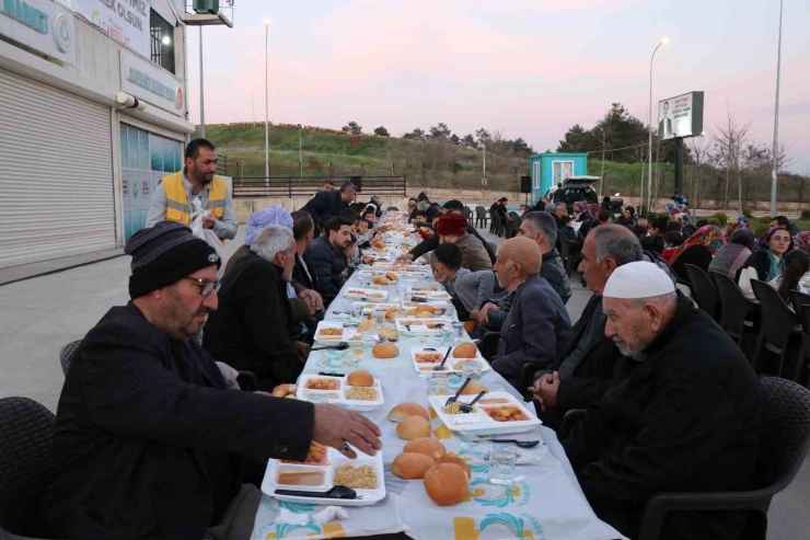 Haliliye’de Ramazan Bereketi İftar Sofrası İle Yaşatılıyor