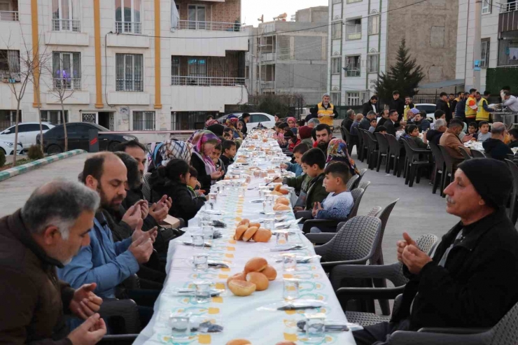 Haliliye’de Ramazan Bereketi İftar Sofrası İle Yaşatılıyor