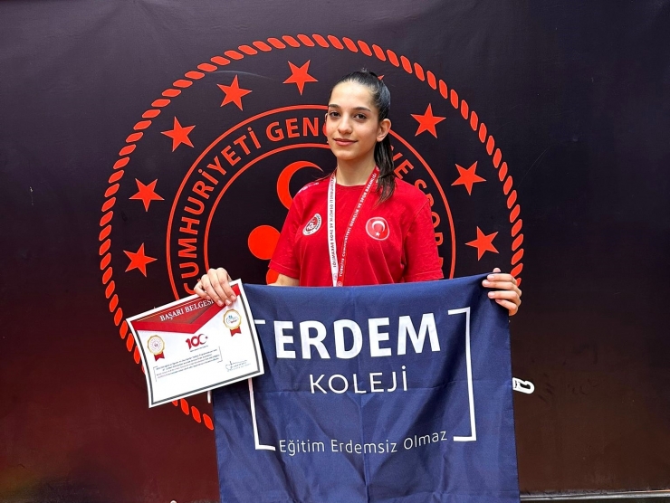 Türkiye Üçüncüsü Erdem Koleji’nden