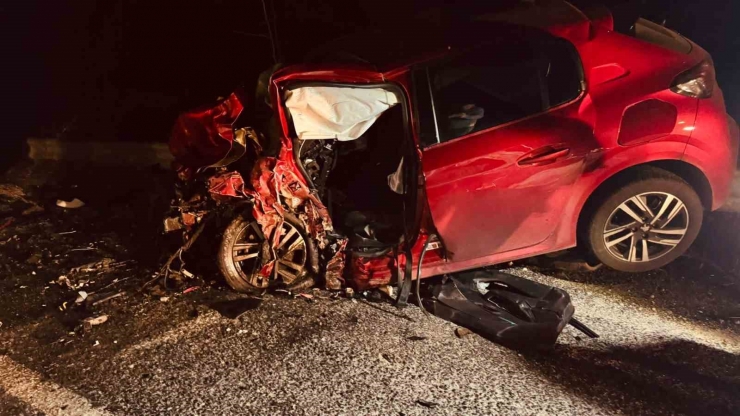Şanlıurfa’da İki Otomobil Çarpıştı: 1 Ölü, 2 Yaralı