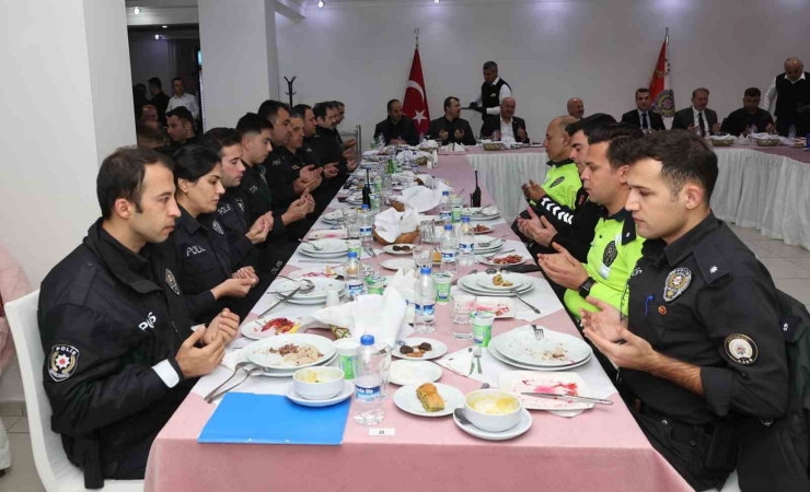 Polisler İftar Yemeğinde Bir Araya Geldi