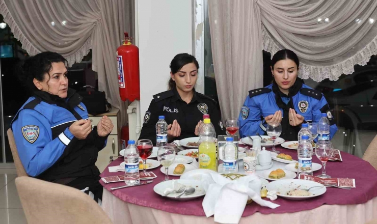 Polisler İftar Yemeğinde Bir Araya Geldi
