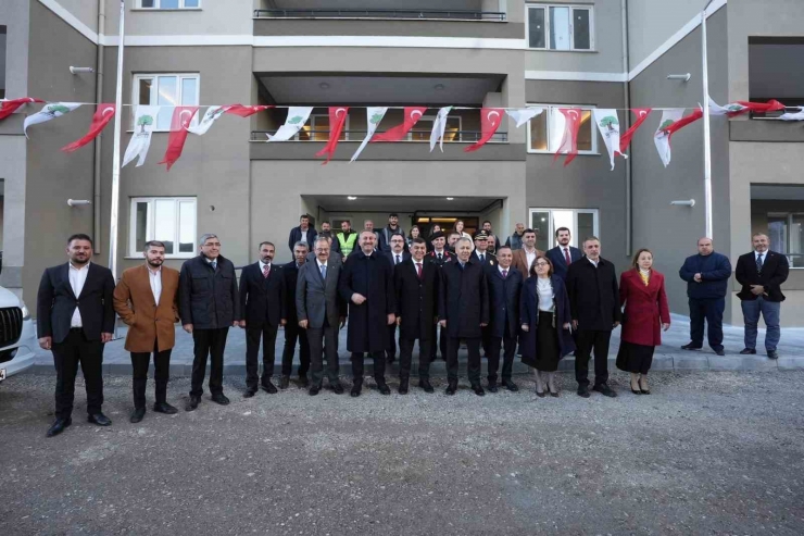 Bakan Yerlikaya, Şehitkamil Polis Lojmanlarını İnceledi