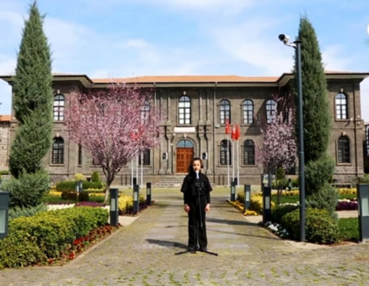 Final Okulları Öğrencileri Tarihi Mekanlarda Çanakkale Türküsünü Seslendirdi