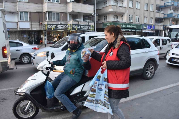 Şahinbey Belediyesi İftara Beş Kala İle Vatandaşların Yanında