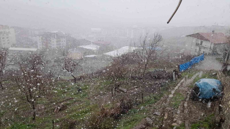 Diyarbakır’ın Bazı İlçelerinde Kar Yağışı Etkili Oldu