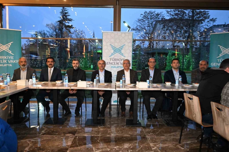 Ak Parti Büyükşehir Belediye Başkan Adayı Sami Er Gençlerle Buluştu