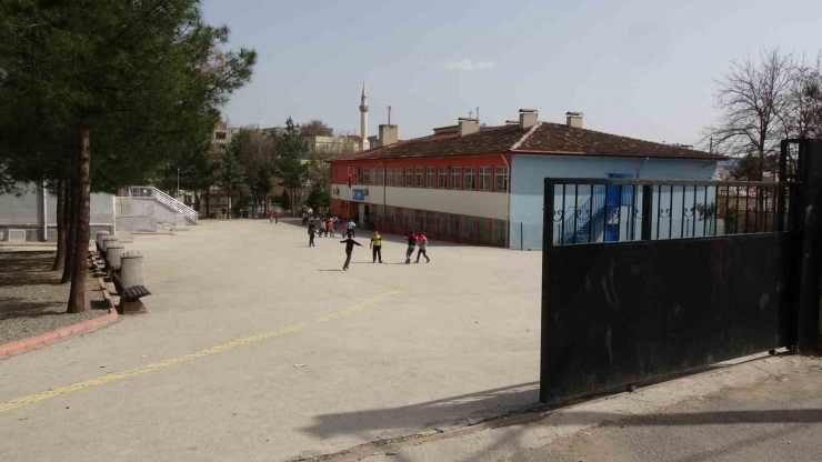 Diyarbakır’da Okul Temizliği Yapan 14 Öğrenci Zehirlendi