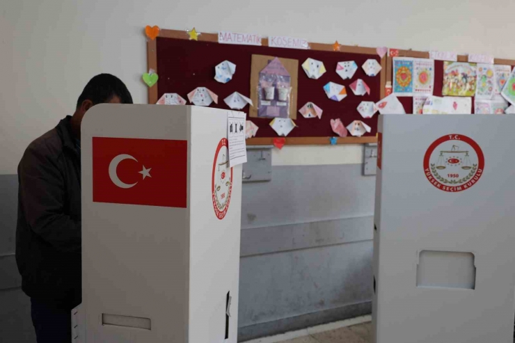 Diyarbakır’da Oy Verme İşlemi Başladı