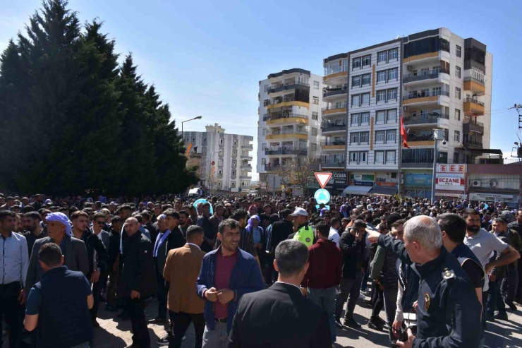 Siverek’te Seçim Sonuçlarına İtiraz Eden Kalabalığı İlçeye Gelen Büyükşehir Belediye Başkanı Gülpınar Dağıttı