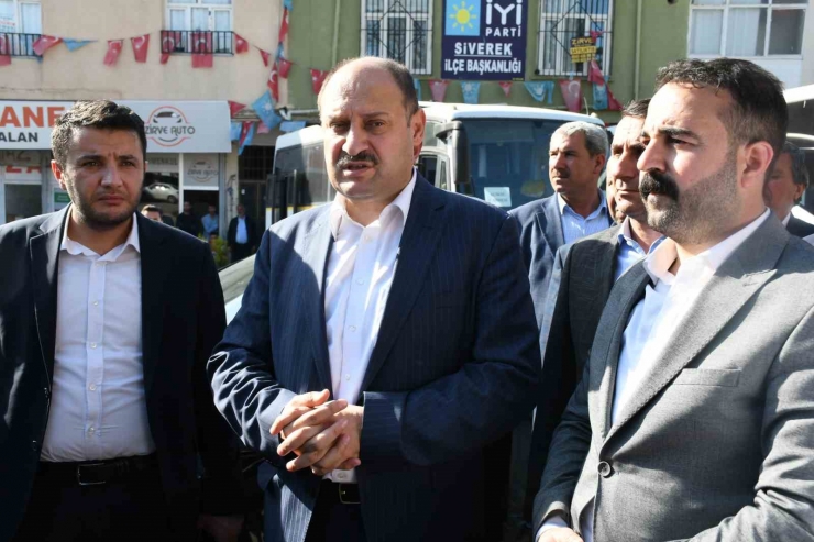Siverek’te Seçim Sonuçlarına İtiraz Eden Kalabalığı İlçeye Gelen Büyükşehir Belediye Başkanı Gülpınar Dağıttı