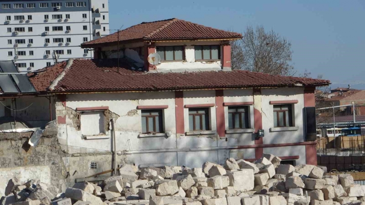 Depremden Etkilenen Tarihi Çarşı Hamamı Restore Edilecek