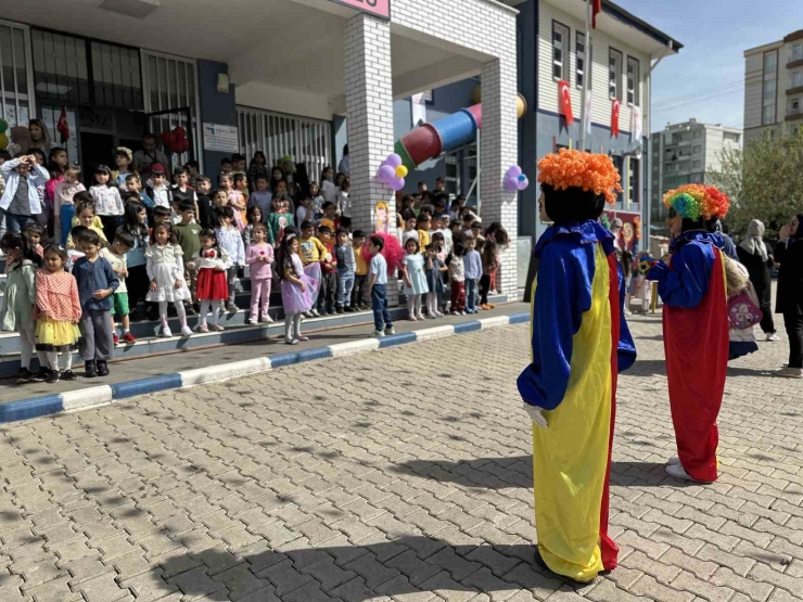 Diyarbakır’da Anaokulu Öğrencileri ‘kukla Şenliği’nde Buluştu